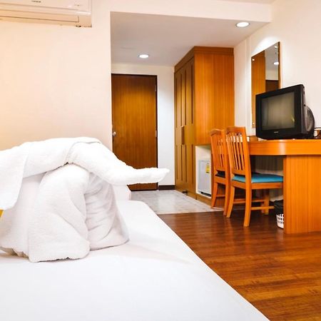 Neptuna Hotel Patong Bagian luar foto