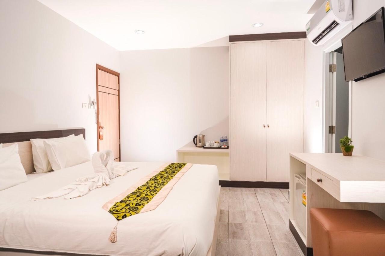 Neptuna Hotel Patong Bagian luar foto