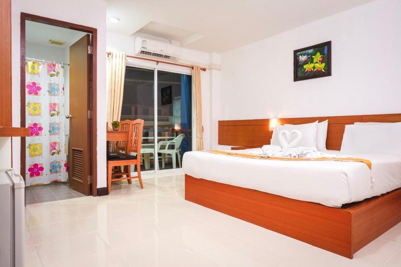 Neptuna Hotel Patong Bagian luar foto
