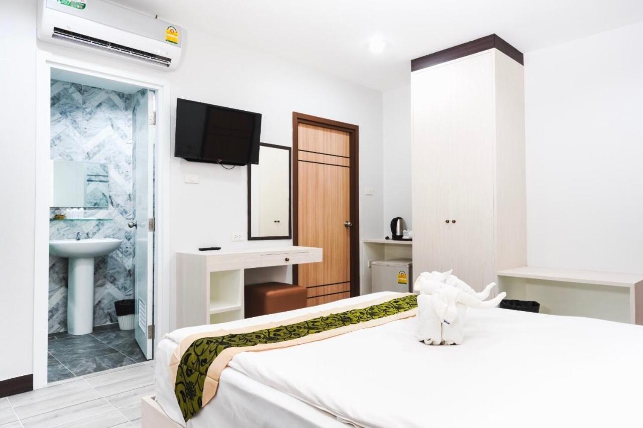 Neptuna Hotel Patong Bagian luar foto