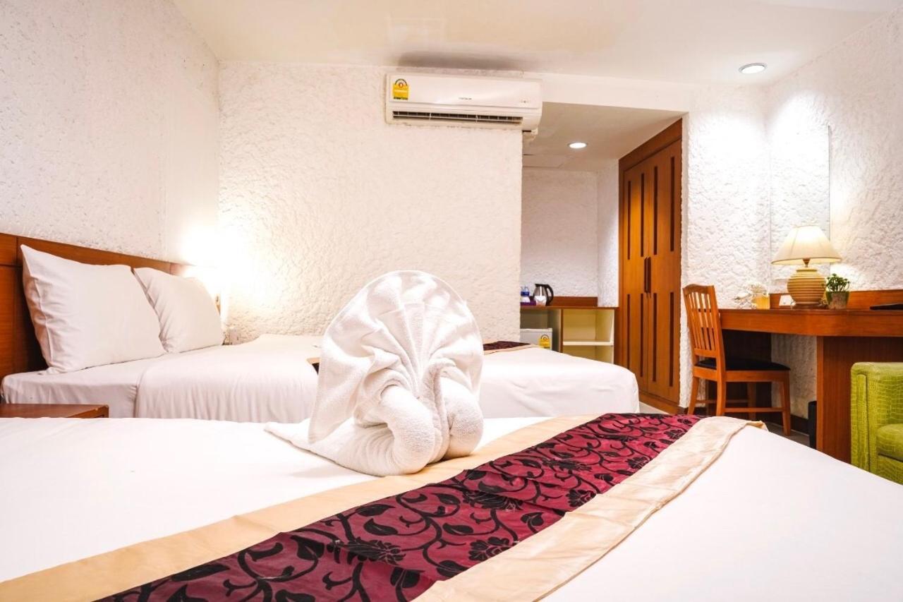 Neptuna Hotel Patong Bagian luar foto