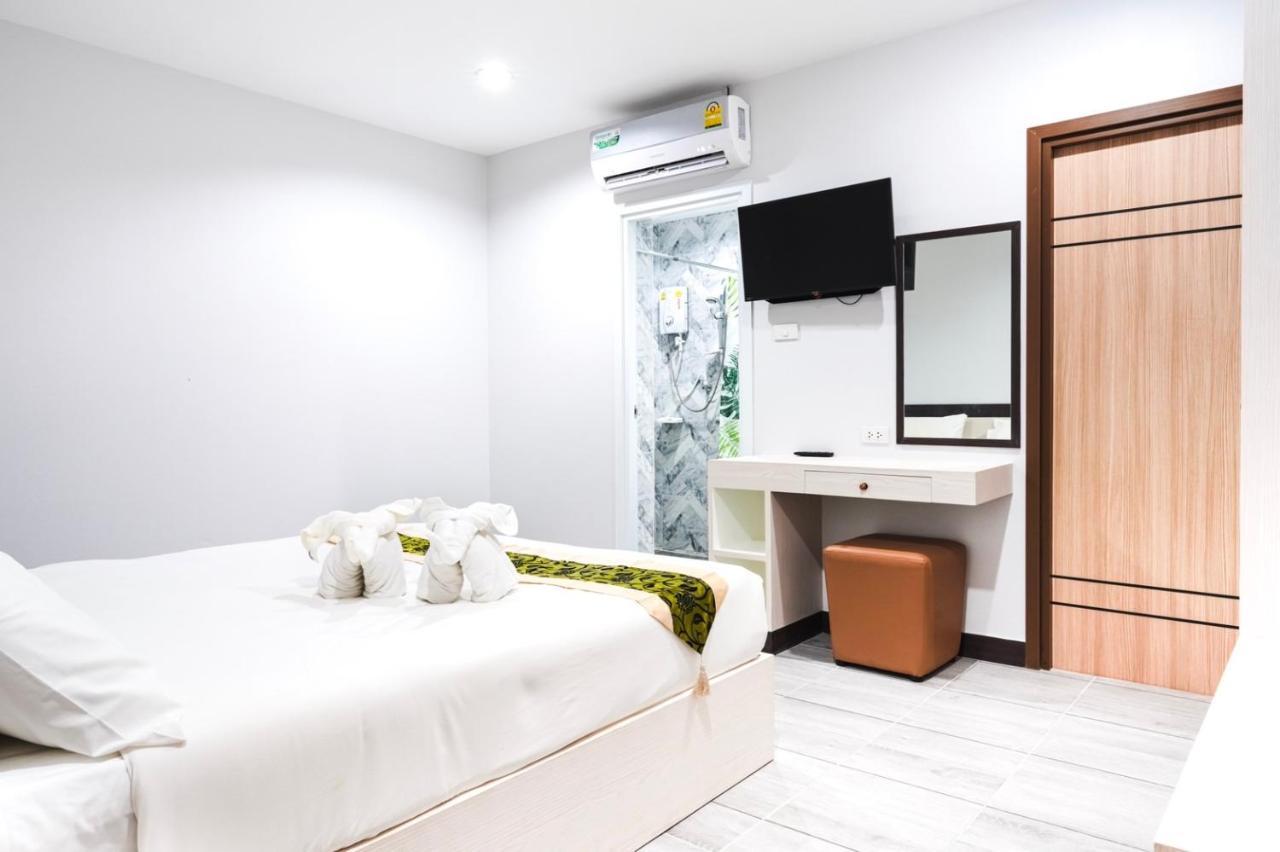 Neptuna Hotel Patong Bagian luar foto